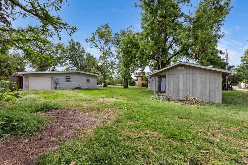503 College, Halstead, KS 67056