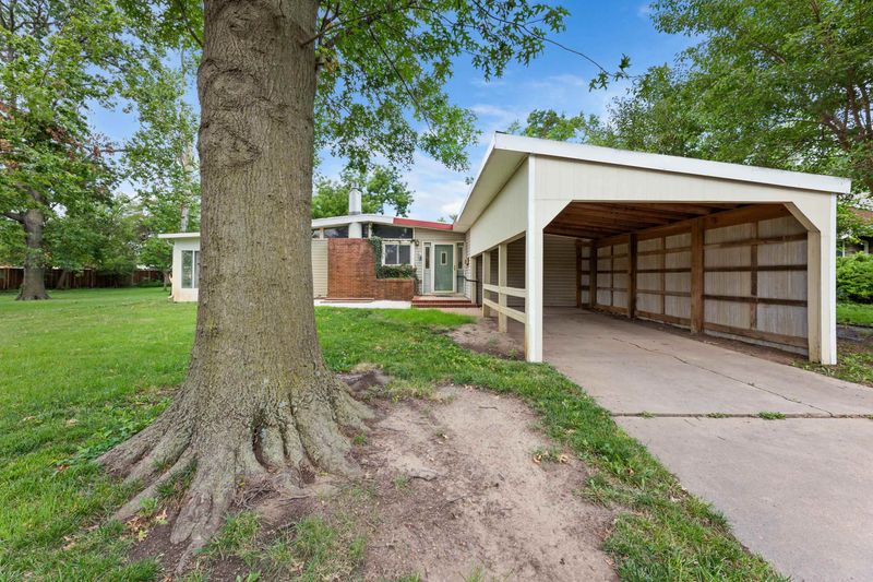 503 College, Halstead, KS 67056
