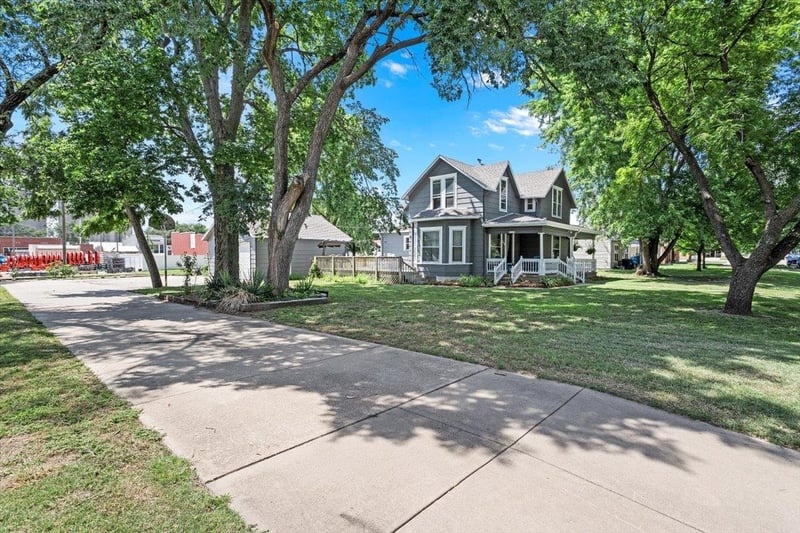 217 S Elm St, Whitewater, KS 67154