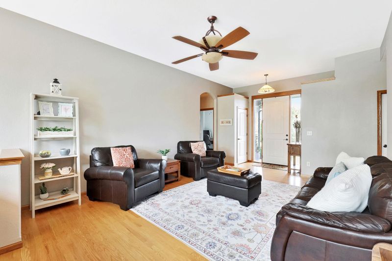 13812 E Mainsgate Cir, Wichita, KS 67228