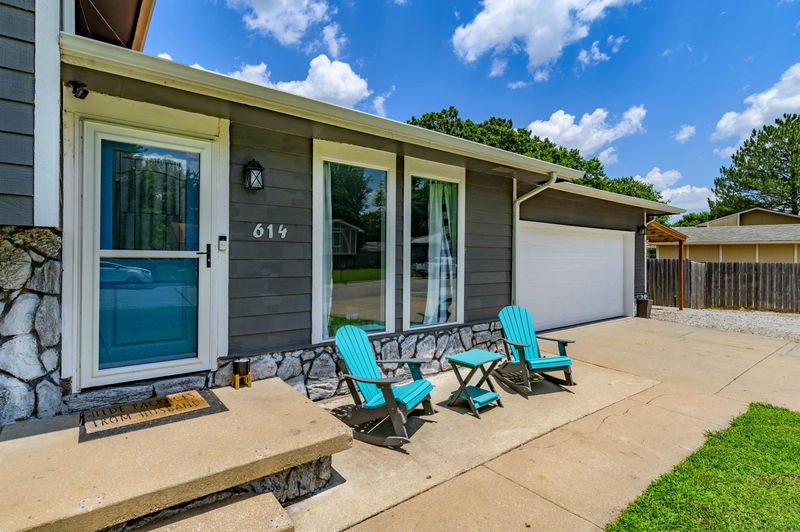 614 E 54th St S, Wichita, KS 67216