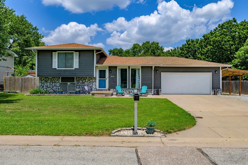 614 E 54th St S, Wichita, KS 67216