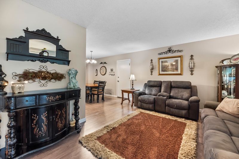210 Northwind Dr, Valley Center, KS 67147