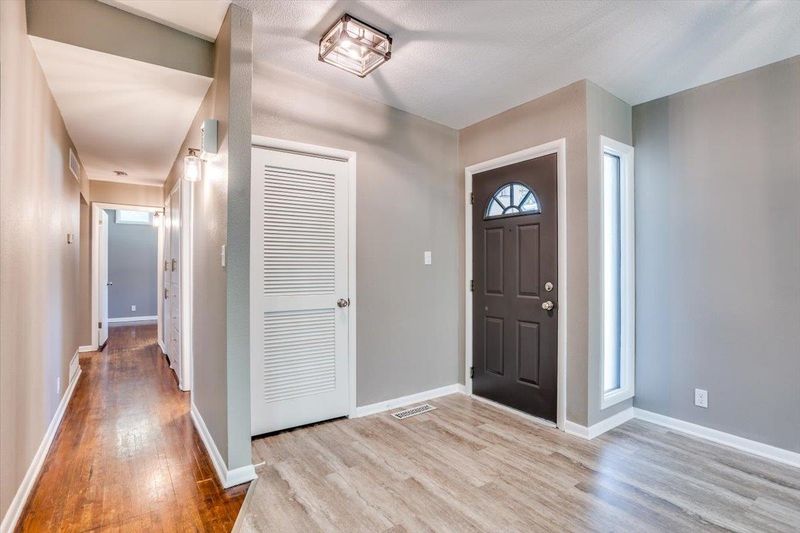 5810 Flagstaff St, Bel Aire, KS 67220