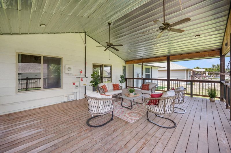 1418 Chestnut Ct, Halstead, KS 67056