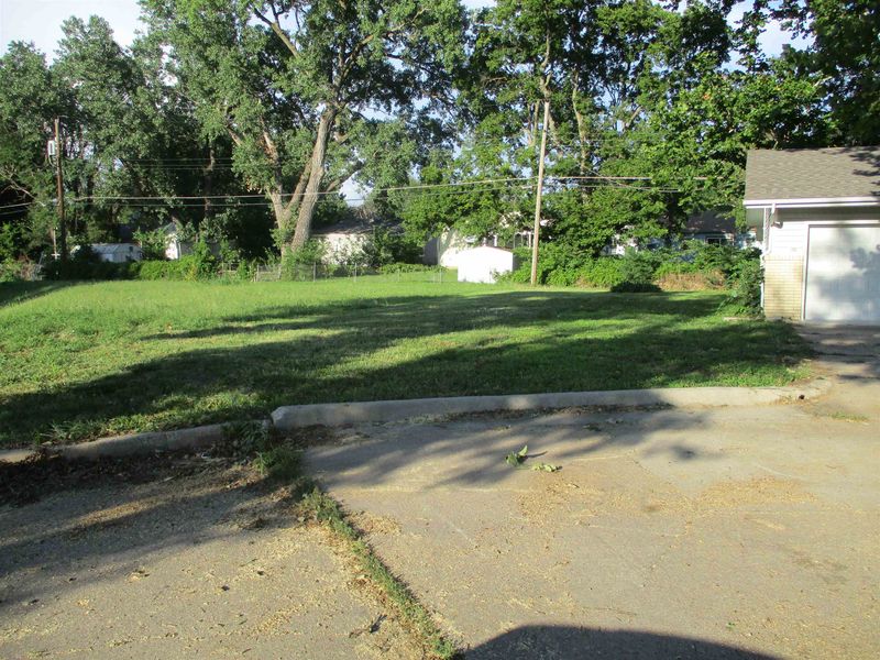 5028 E Gilbert Ct, Wichita, KS 67218
