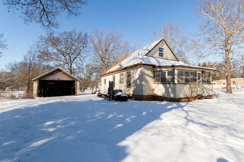 135 N Main St, Latham, KS 67072