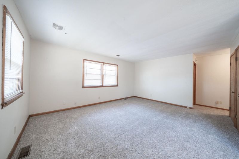 3237 S Oak St, Wichita, KS 67217