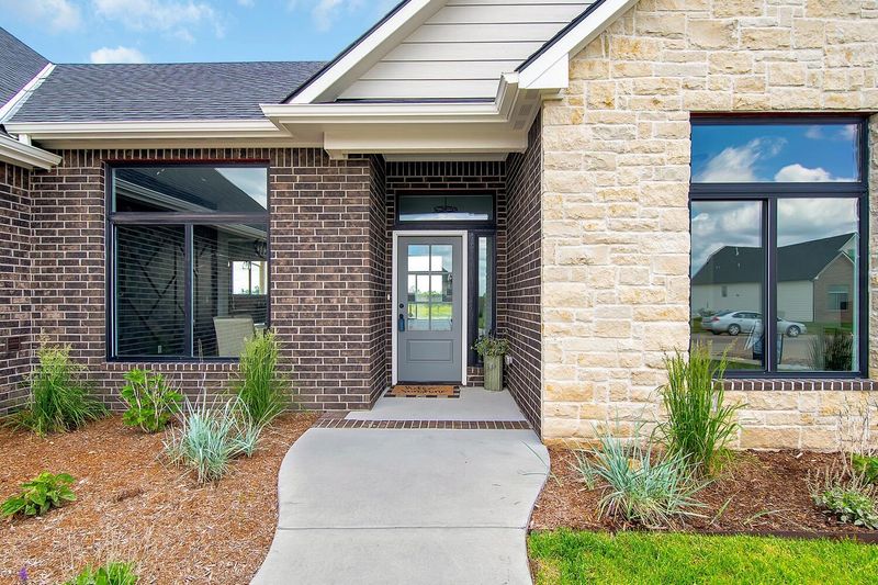 8473 E Deer Rn, Bel Aire, KS 67226