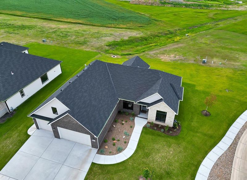 8473 E Deer Rn, Bel Aire, KS 67226