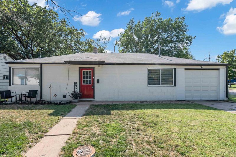 527 Sunnyside Ct, Newton, KS 67114