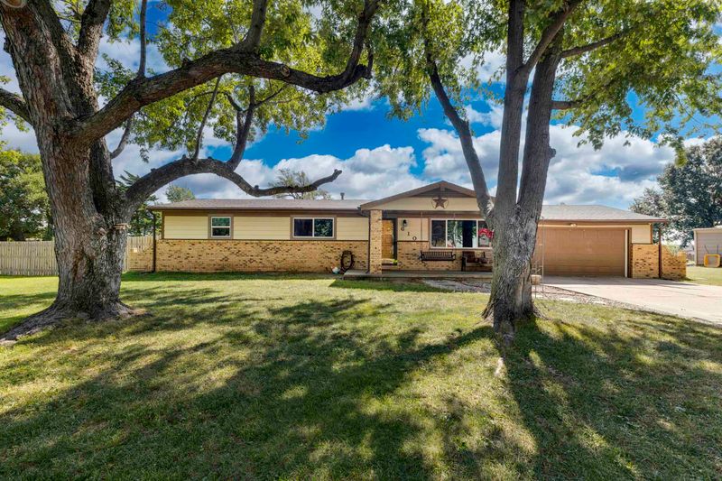 610 S Byron Rd, Wichita, KS 67209