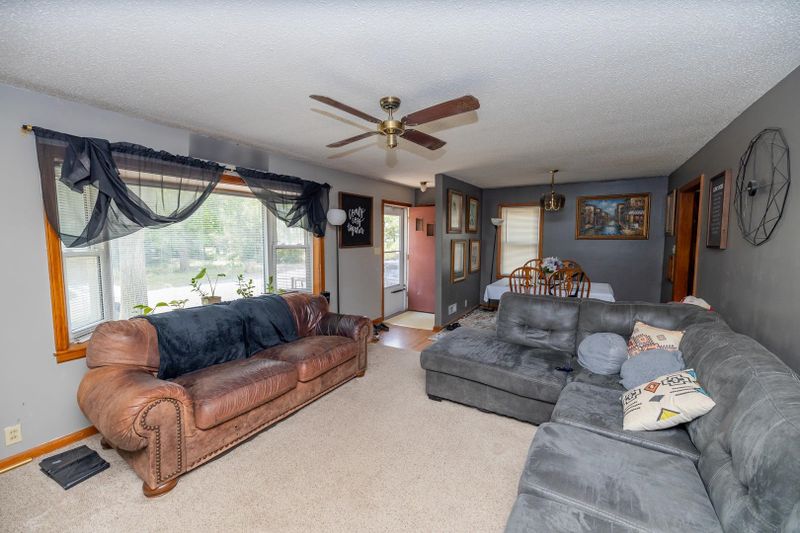 820 SE 6th St, Newton, KS 67114