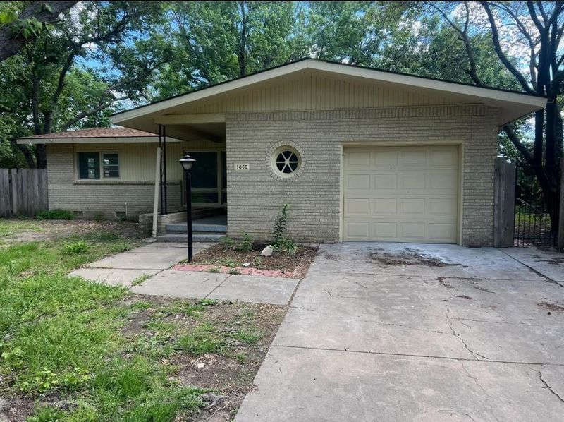 1860 Windsor Ct, Wichita, KS 67218
