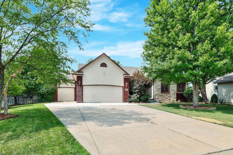 252 S Lakeside, Andover, KS 67002