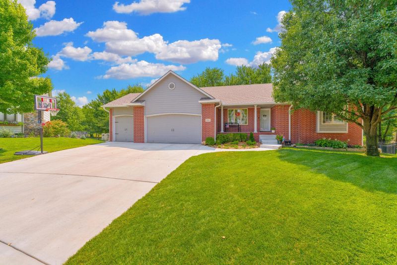 2231 E Sommerhauser Cir, Derby, KS 67037