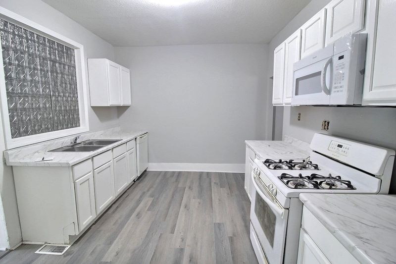 608 S Pattie St, Wichita, KS 67211