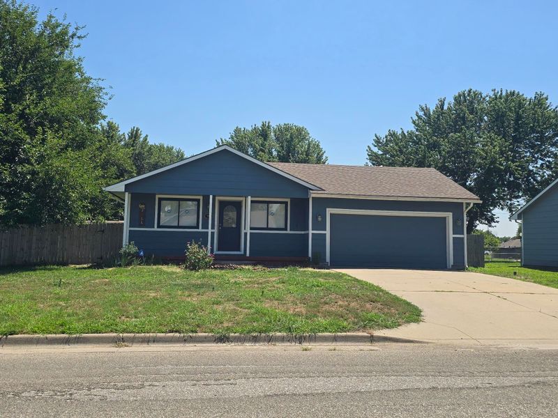 919 E Karla Ave, Haysville, KS 67060
