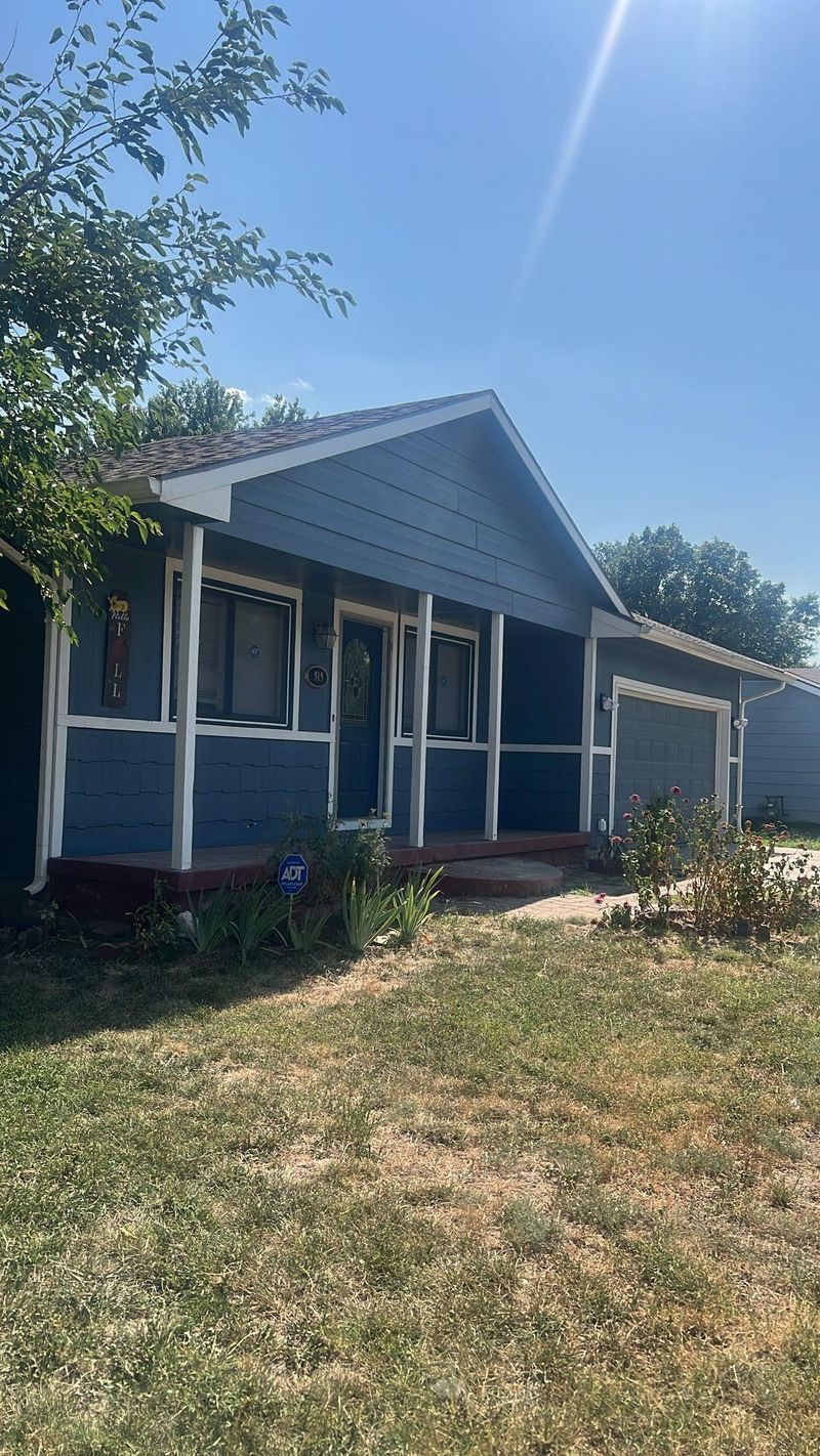 919 E Karla Ave, Haysville, KS 67060