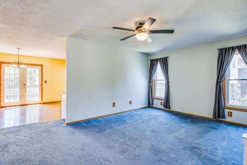 10607 E Countryside St, Wichita, KS 67207