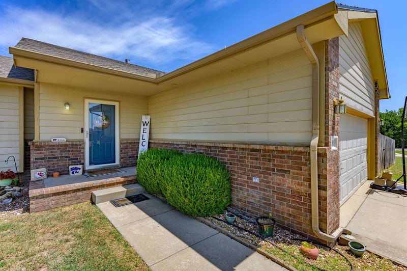 418 E Hickory St, Mulvane, KS 67110