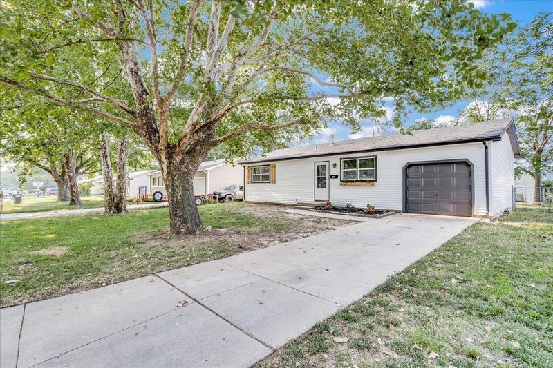 515 W 7th St, Haysville, KS 67060