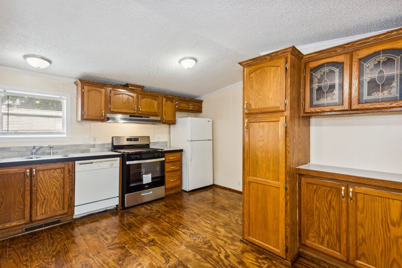 4136 E Fairhaven Cir, Wichita, KS 67210