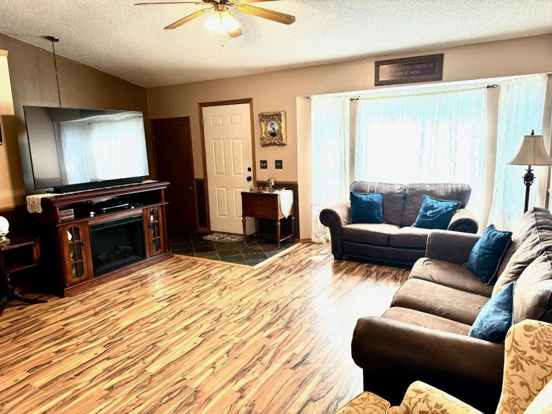 226 E Country Walk Ln, Mulvane, KS 67110