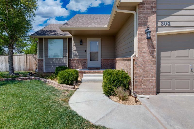 304 W Meadowsweet Ct, Andover, KS 67002