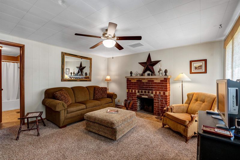 12 Back Bay Ct, Marion, KS 66861