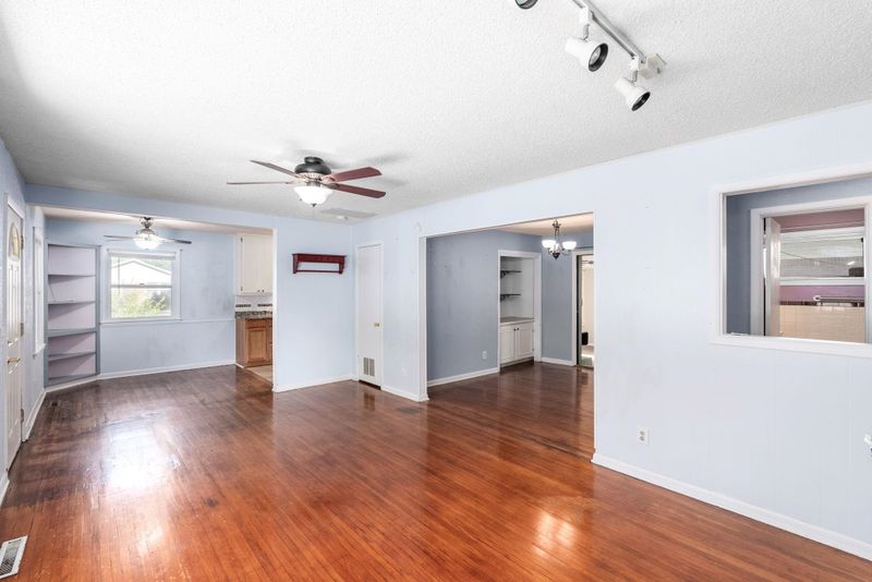 600 E Greenway St, Derby, KS 67037