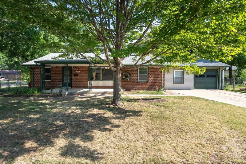 600 E Greenway St, Derby, KS 67037
