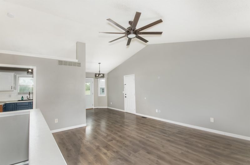 306 N Dacey Ave, Bentley, KS 67016