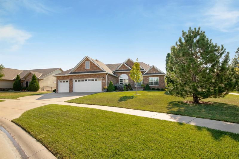 2406 N Sawgrass Ct, Derby, KS 67037
