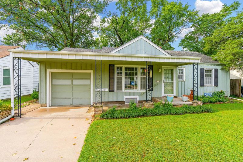 2115 E Mesita Dr, Wichita, KS 67211