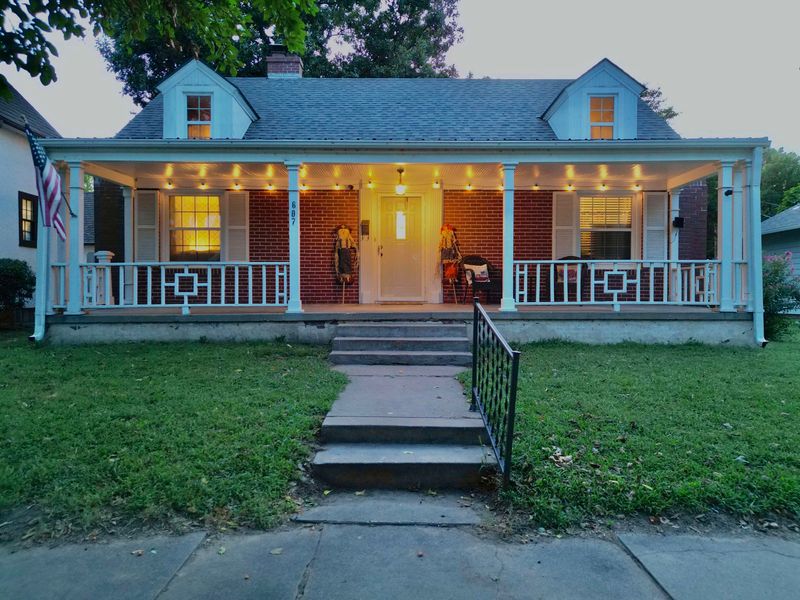 607 N 3rd St, Arkansas City, KS 67005