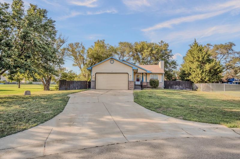 1202 E Dirck St, Haysville, KS 67060