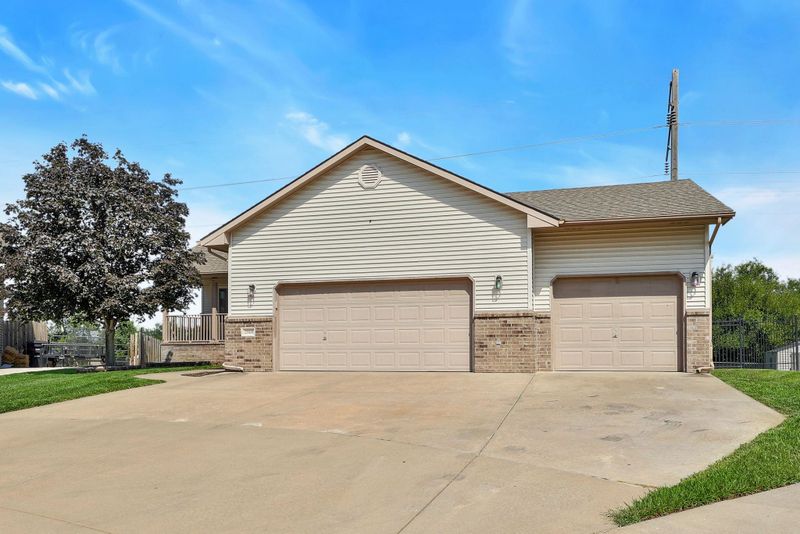 2508 Mainsgate Dr, Augusta, KS 67010