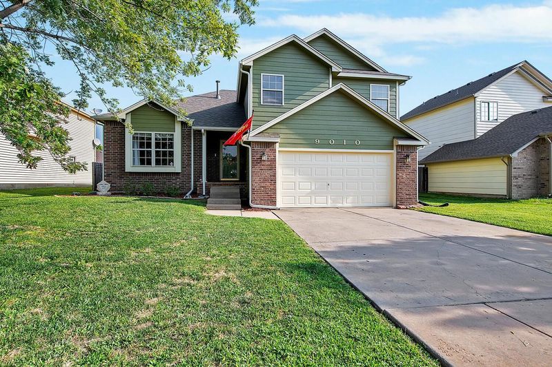 9010 E Scott St, Wichita, KS 67210
