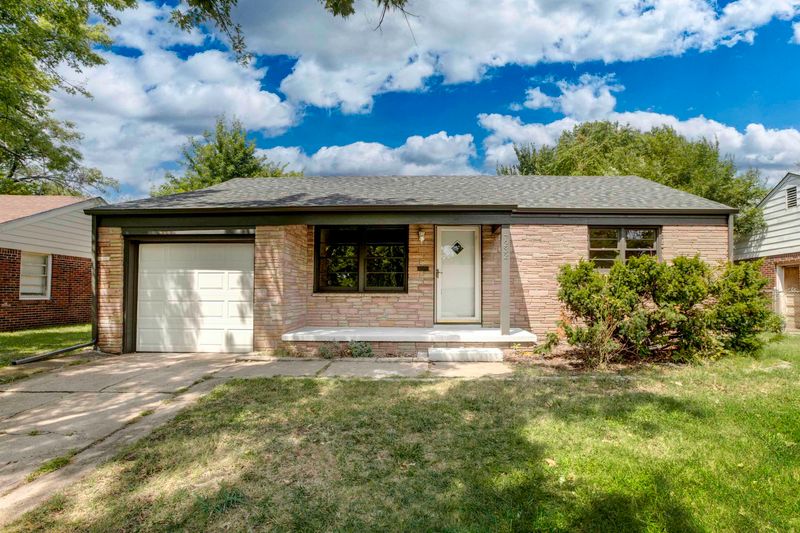 7232 E Morris St, Wichita, KS 67207