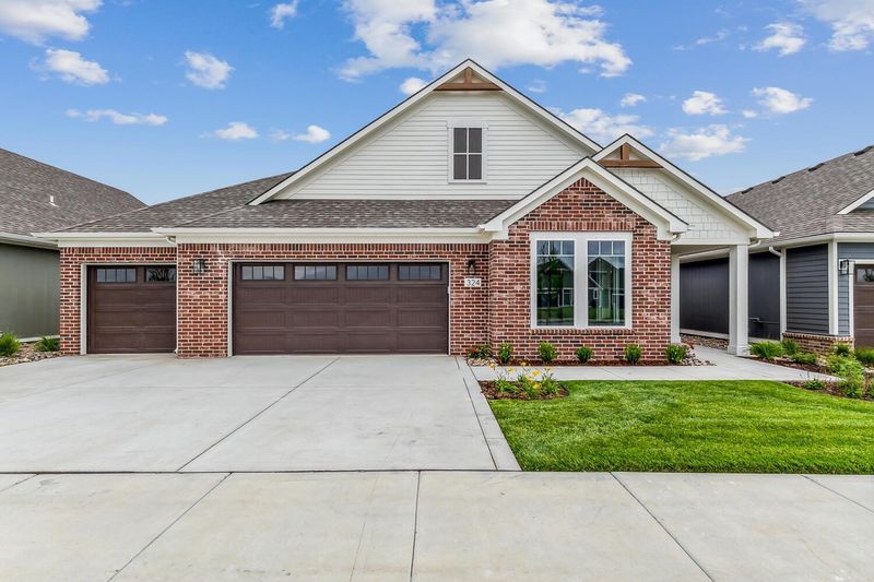 324 W Boxthorn Dr, Andover, KS 67002