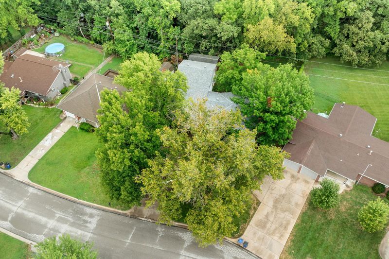 832 E English Ct, Derby, KS 67037