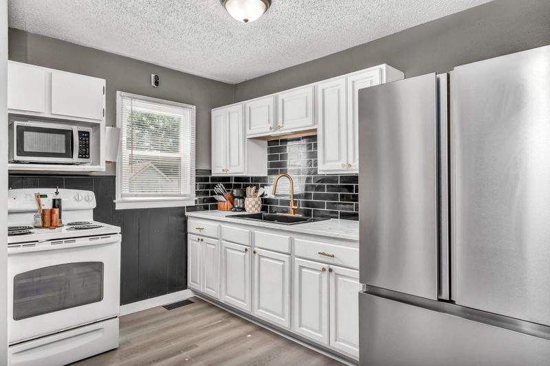 240 N Baughman Ave, Haysville, KS 67060