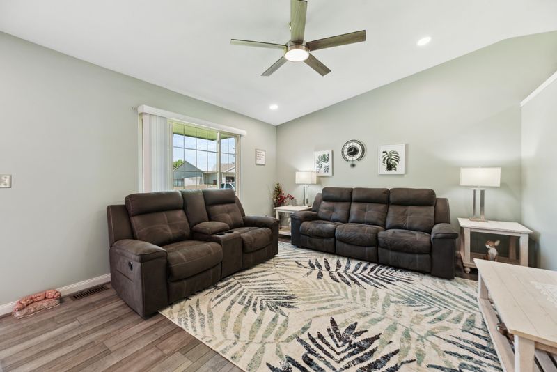 1319 E Dirck St, Haysville, KS 67060
