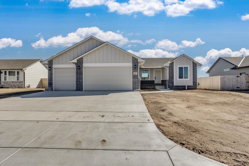 1616 N Wildflower Ct, Andover, KS 67002