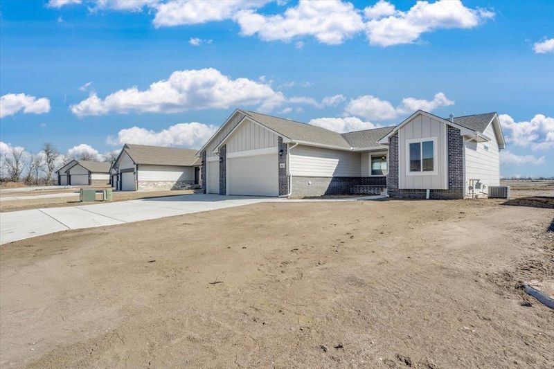 1616 N Wildflower Ct, Andover, KS 67002