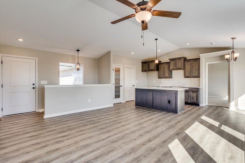 1616 N Wildflower Ct, Andover, KS 67002
