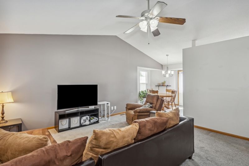 1319 E Lonna St, Haysville, KS 67060
