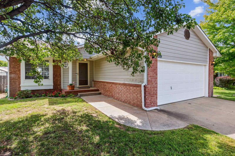 1319 E Lonna St, Haysville, KS 67060