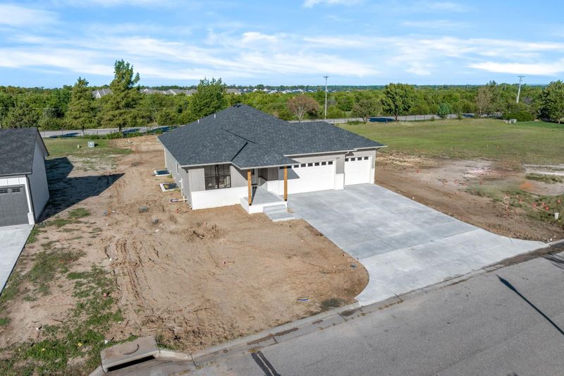 5157 N Colonial Ave, Bel Aire, KS 67226